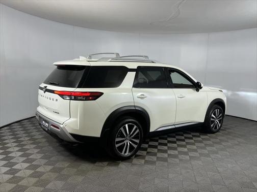 2024 Nissan Pathfinder Platinum FWD