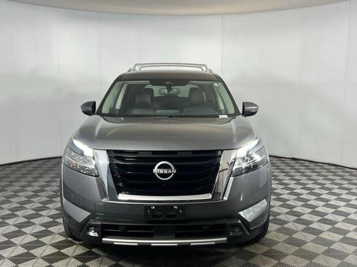 2022 Nissan Pathfinder SL 2WD