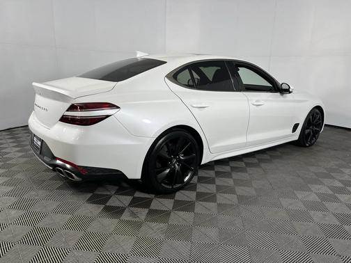 2023 Genesis G70 2.0T RWD