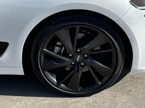 2023 Genesis G70 2.0T RWD