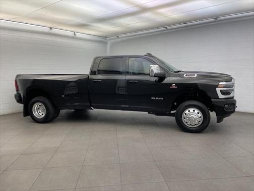 2025 RAM 3500 Laramie Crew Cab 4x4 8' Box