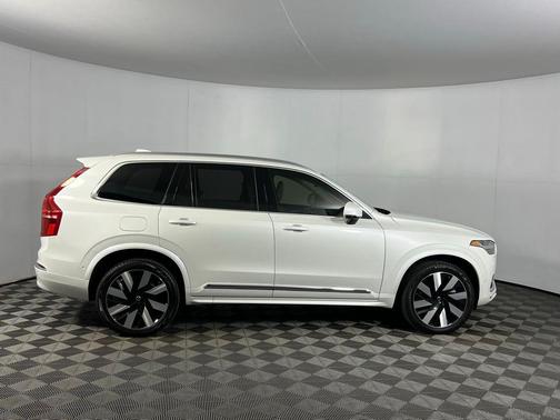 2025 Volvo XC90 Plug-In Hybrid T8 Plus 7-Seater
