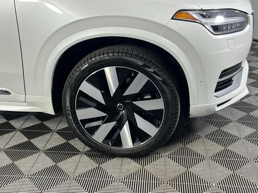 2025 Volvo XC90 Plug-In Hybrid T8 Plus 7-Seater