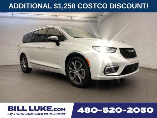 Bright White Clearcoat 2026 Chrysler Pacifica L