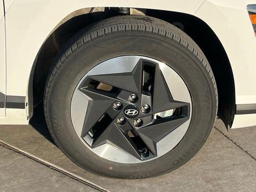 Atlas White 2024 Hyundai KONA EV SEL