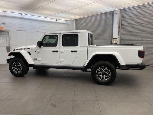 Bright White Clearcoat 2026 Jeep Gladiator Rubicon