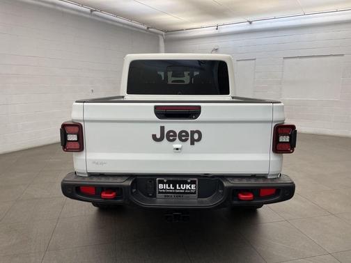 Bright White Clearcoat 2026 Jeep Gladiator Rubicon