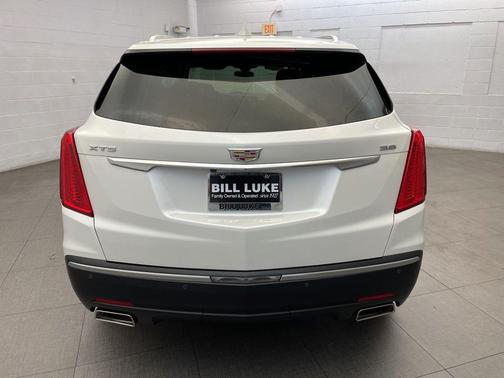 Crystal White Tricoat 2017 Cadillac XT5 Base