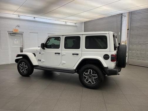 2025 Jeep Wrangler 4-Door Sahara 4x4