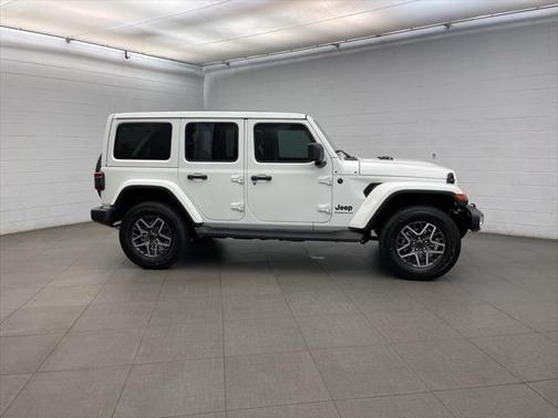 2025 Jeep Wrangler 4-Door Sahara 4x4