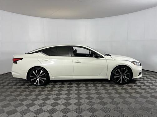 2022 Nissan Altima SR FWD