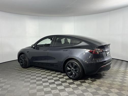 2025 Tesla Model Y Long Range Dual Motor Rear-Wheel Drive