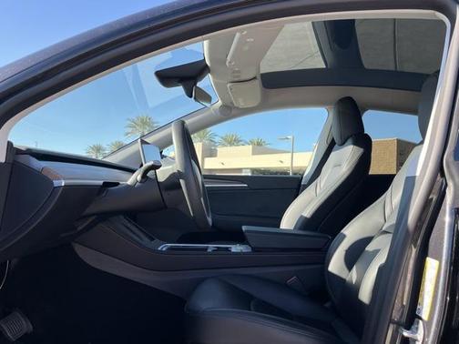 2025 Tesla Model Y Long Range Dual Motor Rear-Wheel Drive