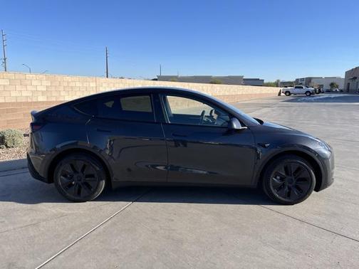 2025 Tesla Model Y Long Range Dual Motor Rear-Wheel Drive