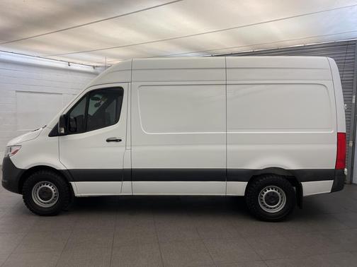 2022 Mercedes-Benz Sprinter 2500 Standard Roof