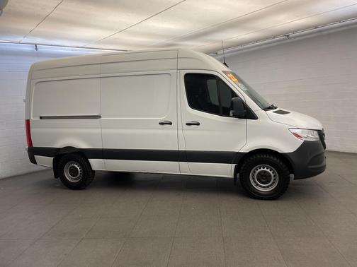 2022 Mercedes-Benz Sprinter 2500 Standard Roof
