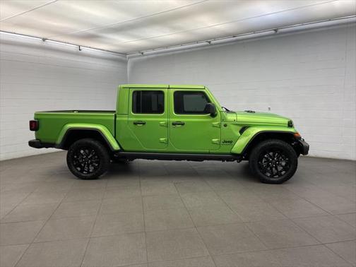 2025 Jeep Gladiator Nighthawk