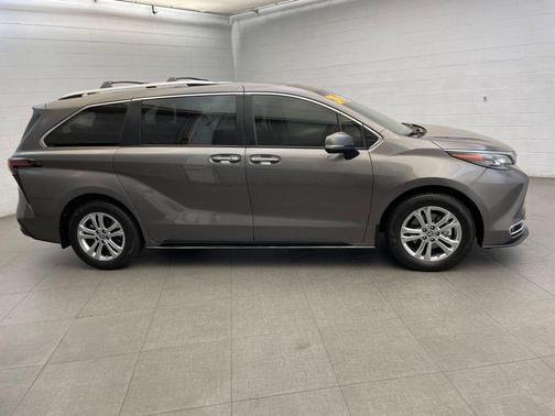 Predawn Gray Mica 2024 Toyota Sienna Platinum