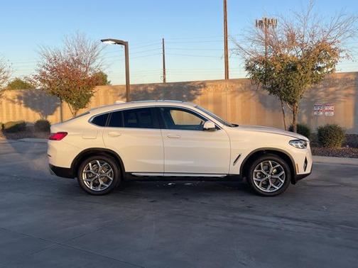 2025 BMW X4 xDrive30i