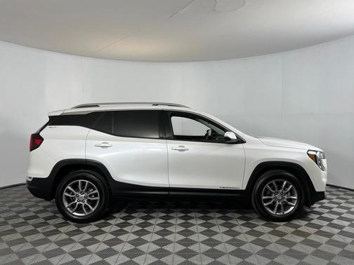 Photo 3 of 56 of 2022 GMC Terrain SLT