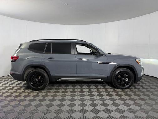 Pure Gray 2024 Volkswagen Atlas 2.0T SE w/Technology 4MOTION
