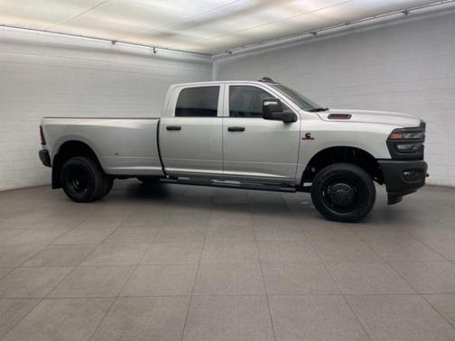 2026 RAM 3500 Tradesman Crew Cab 4x4 8' Box