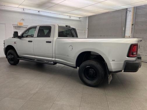 2026 RAM 3500 Tradesman Crew Cab 4x4 8' Box