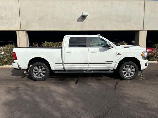 2020 RAM 2500 Limited Crew Cab 4X4 6'4' Box