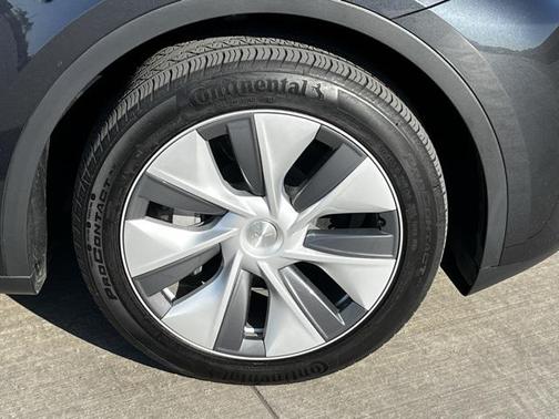2024 Tesla Model Y Long Range Dual Motor All-Wheel Drive
