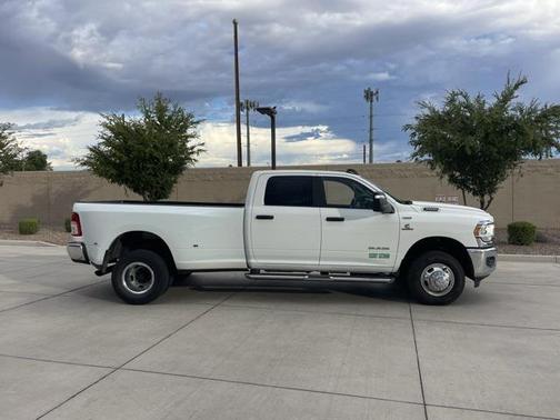 2024 RAM 3500 Big Horn Crew Cab 4x4 8' Box