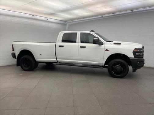 2025 RAM 3500 Tradesman Crew Cab 4x4 8' Box