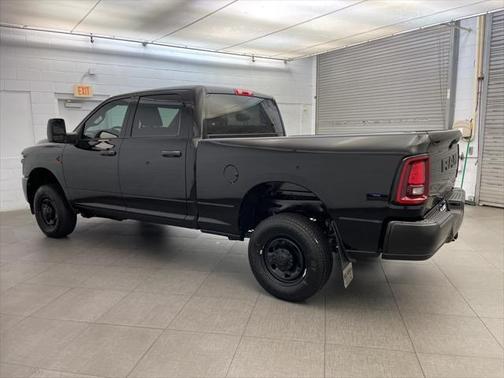 2025 RAM 2500 Tradesman Crew Cab 4x4 6'4' Box