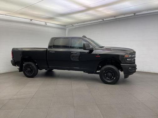 2025 RAM 2500 Tradesman Crew Cab 4x4 6'4' Box
