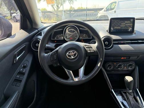 Abyss 2017 Toyota Yaris iA Base