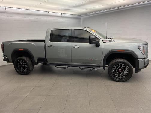 2024 GMC Sierra 2500 AT4