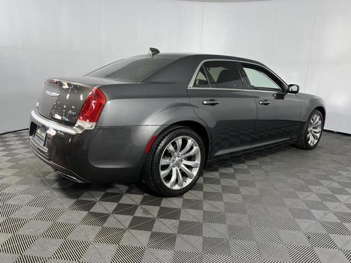2019 Chrysler 300 Touring
