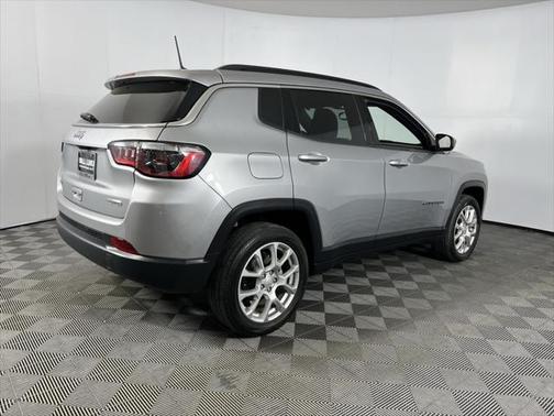 2023 Jeep Compass Latitude Lux