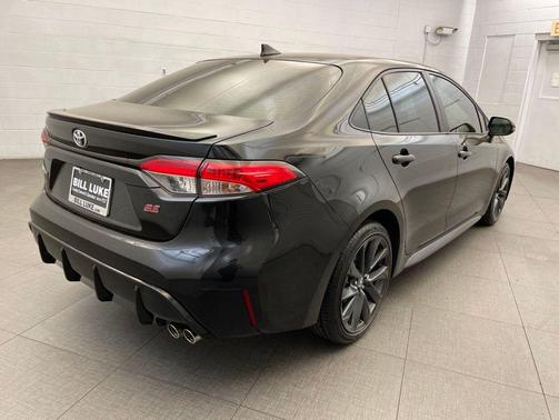 Midnight Black Metallic 2024 Toyota Corolla SE