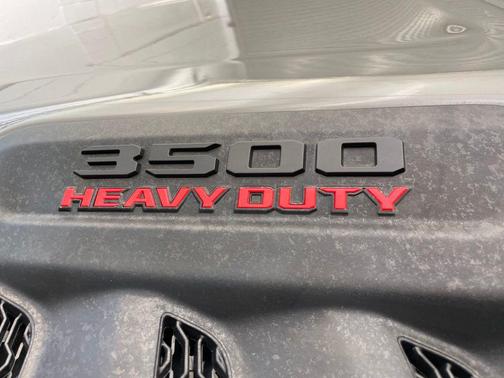 Ceramic Gray Clearcoat 2026 RAM 3500 Laramie Crew Cab 4x4 8' Box
