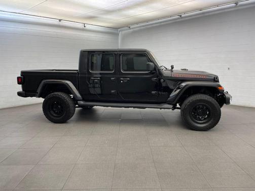 Black Clearcoat 2024 Jeep Gladiator Sport S