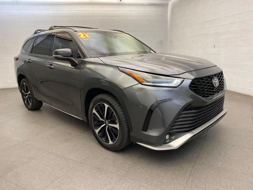 Magnetic Gray Metallic 2021 Toyota Highlander XSE