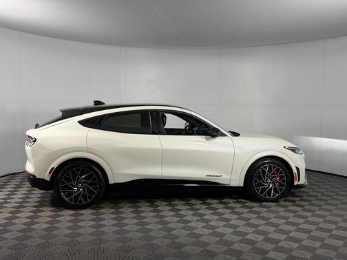 Star White Metallic Tri-Coat 2023 Ford Mustang Mach-E GT
