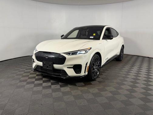 Star White Metallic Tri-Coat 2023 Ford Mustang Mach-E GT