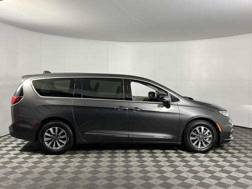2023 Chrysler Pacifica Hybrid Limited