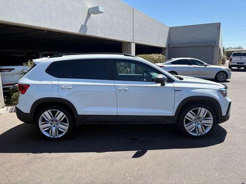 Pure White 2023 Volkswagen Taos 1.5T S