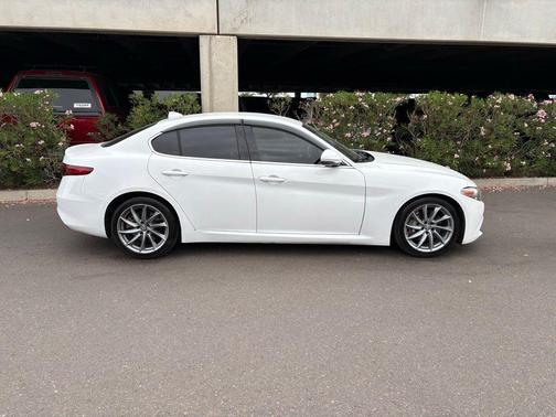 2017 Alfa Romeo Giulia Base