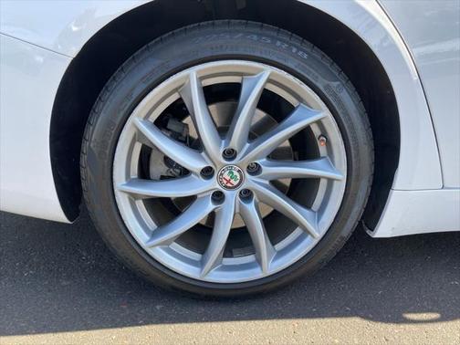 Alfa White 2017 Alfa Romeo Giulia Base