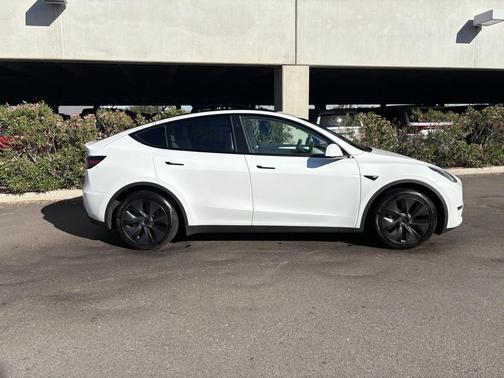 2024 Tesla Model Y Long Range Dual Motor All-Wheel Drive