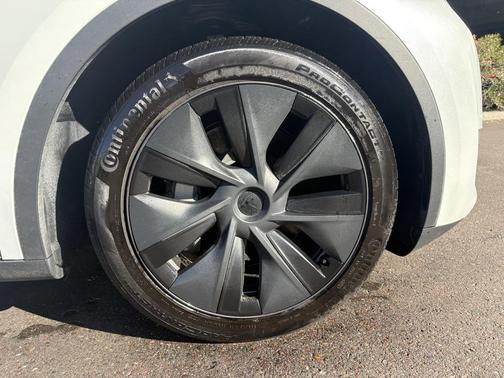 2024 Tesla Model Y Long Range Dual Motor All-Wheel Drive