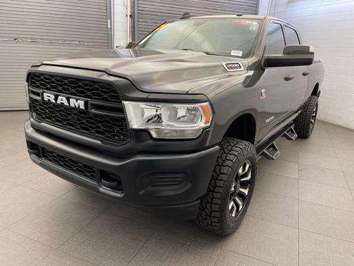 2020 RAM 2500 Tradesman Crew Cab 4X4 6'4' Box